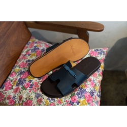 SANDAL V 4
